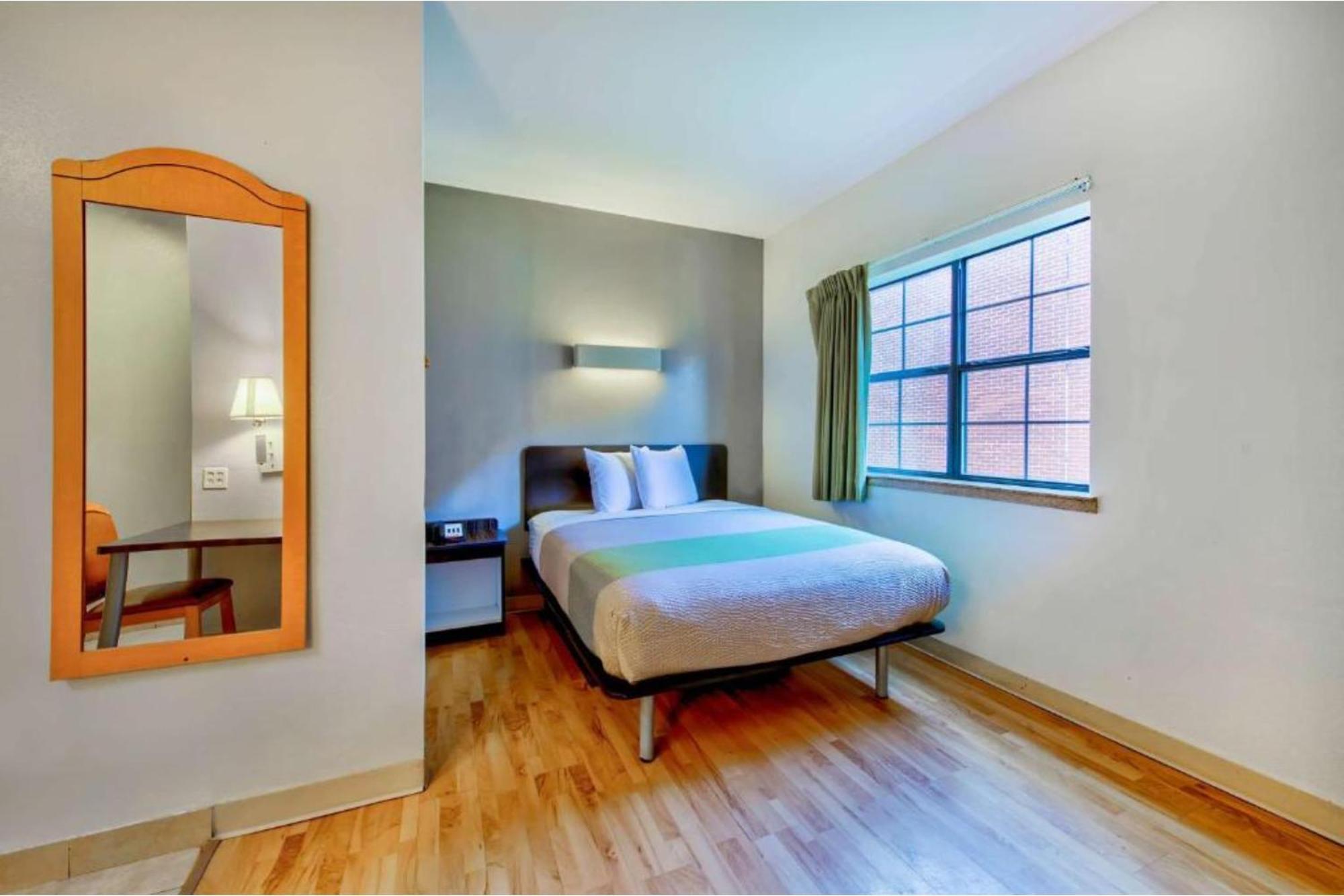 Oyo Townhouse Beaumont Medical Center Area Otel Dış mekan fotoğraf