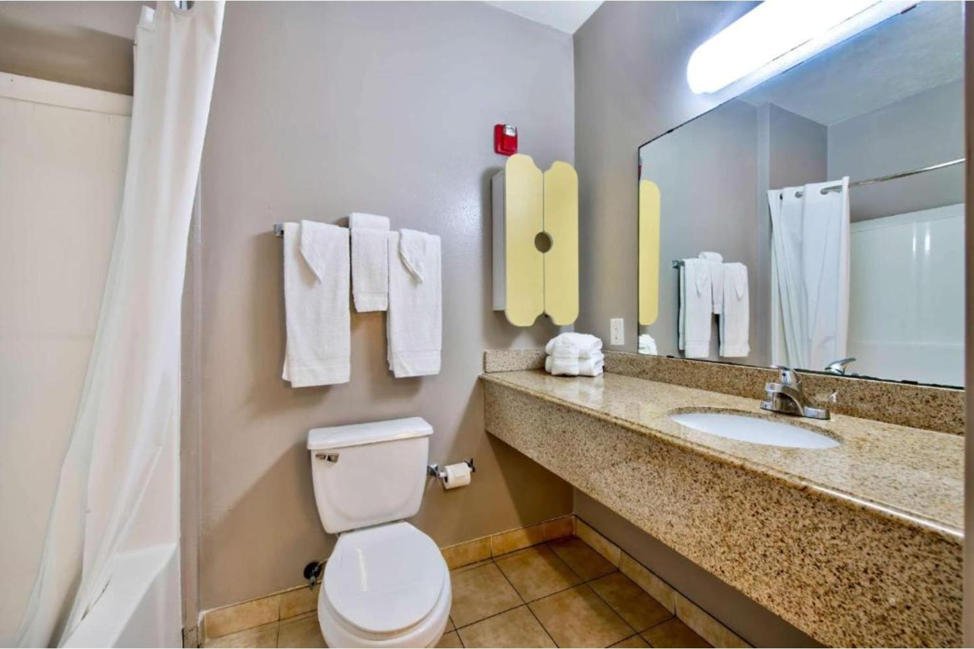 Oyo Townhouse Beaumont Medical Center Area Otel Dış mekan fotoğraf